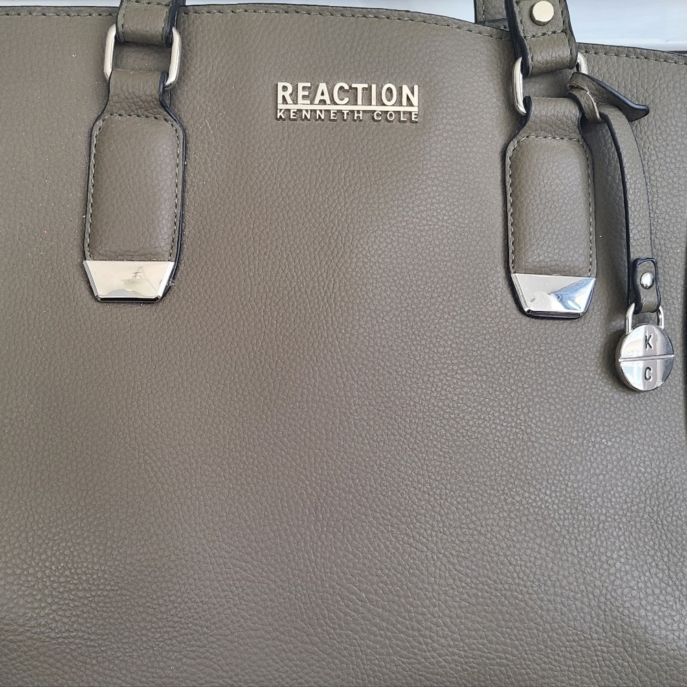 Kenneth Cole Reaction olive purse - Picture 4 of 4